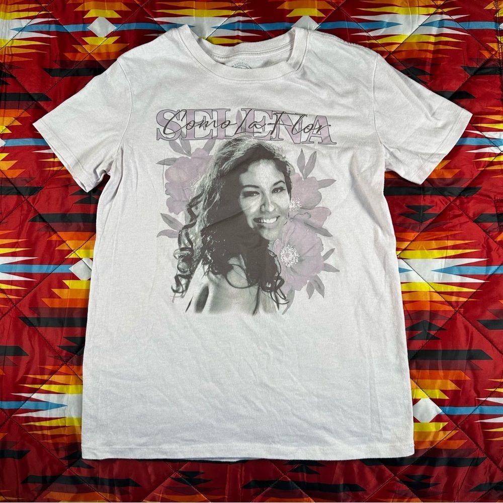 Selena Official Merchandise Como La Flor Music T-Shirt Women's XS Short Sleeve